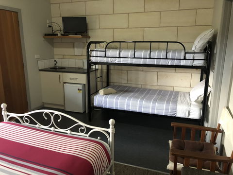 Port Campbell Guesthouse & Flash Packers - Kempsey Accommodation 1