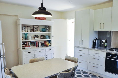 FALMOUTH Seadrift Cottage - Kempsey Accommodation 2