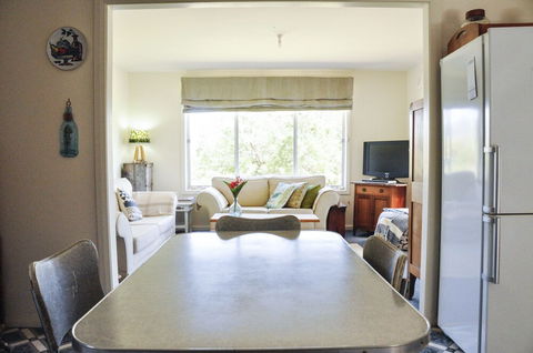 FALMOUTH Seadrift Cottage - Kempsey Accommodation 1
