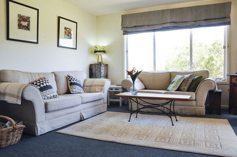 FALMOUTH Seadrift Cottage - Kempsey Accommodation 0