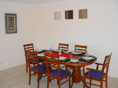 Geraldton Luxury Vacation Home With Free Netflix - Kempsey Accommodation 5