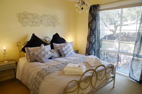 Edwards Rose - Kempsey Accommodation 2