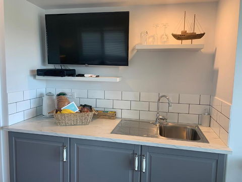 B & B On The Water - Kempsey Accommodation 2