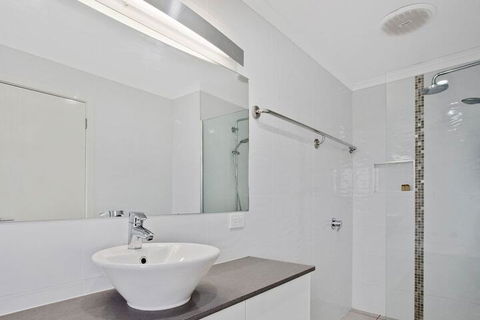 Ooranya - On Top Lake - Kempsey Accommodation 7