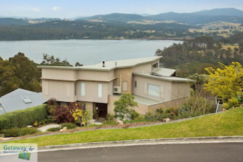 Ooranya - On Top Lake - Kempsey Accommodation 0