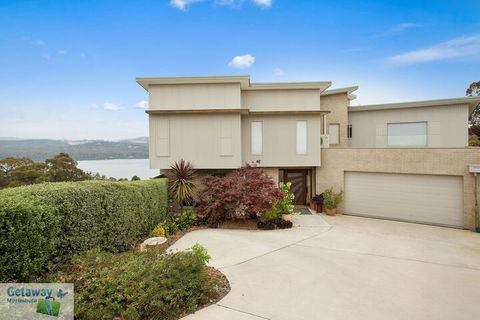 Ooranya - On Top Lake - Kempsey Accommodation 1