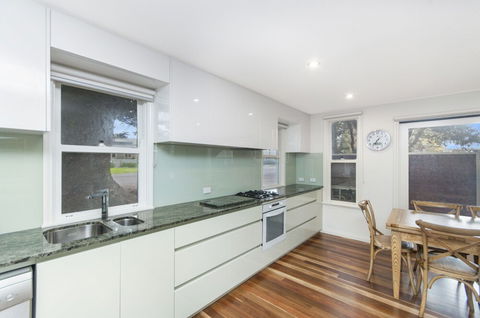 JOHANSSONS PERCH COTTAGE - Kempsey Accommodation 4