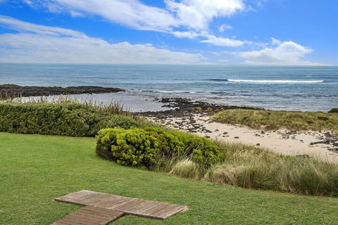 HEARNS BEACH HOUSE - Kempsey Accommodation 2