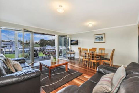 JOHANSSONS PERCH No. 1 - Kempsey Accommodation 0