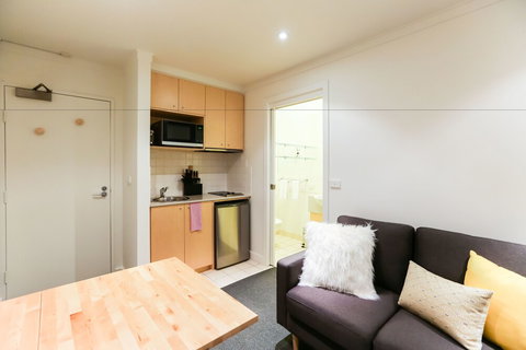 WILLOW, Carlton Studio Apartment - Kempsey Accommodation 1
