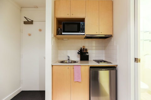 WILLOW, Carlton Studio Apartment - Kempsey Accommodation 3