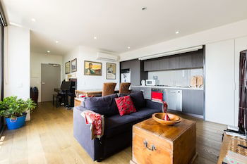 TALIA, 1BDR Carlton Apartment - Kempsey Accommodation 0