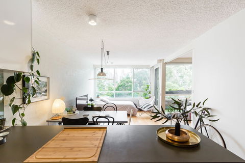 ISAAC, 1BDR South Melbourne Apartment - Kempsey Accommodation 2