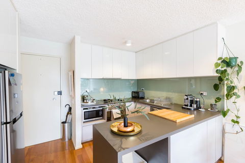 ISAAC, 1BDR South Melbourne Apartment - Kempsey Accommodation 3