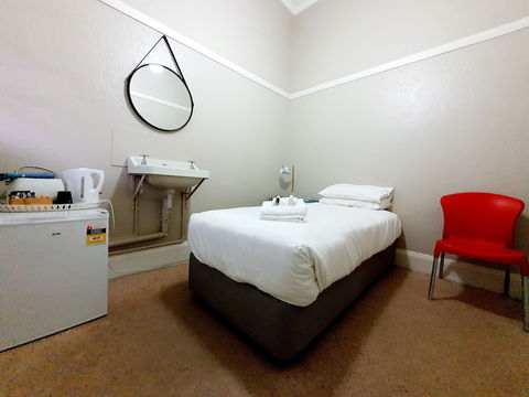 Royal Hotel West Wyalong - Kempsey Accommodation 4