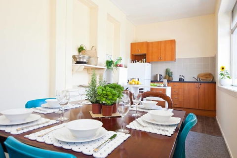 WB319 Chatswood Charmer Roomy 3 Bed Apartment - Kempsey Accommodation 1