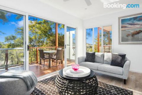 Avalon Tree House - Kempsey Accommodation 3