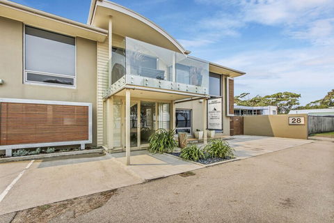A Window On The Bay - Kempsey Accommodation 2