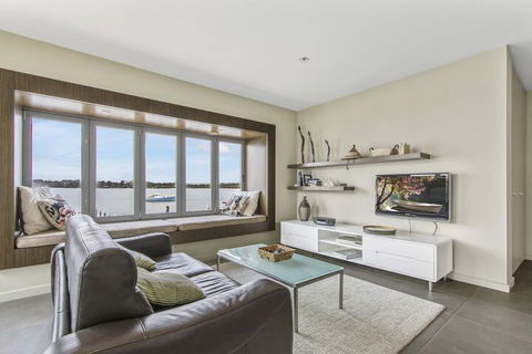 A Window On The Bay - Kempsey Accommodation 4