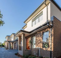 AUJOY 4 Bed Townhouse Burwood 2 - Kempsey Accommodation