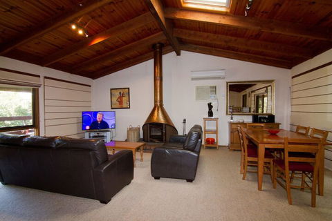Alrima Lodge Bright - Kempsey Accommodation 4