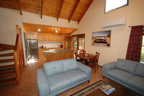 Garden Cottage Beechworth - Kempsey Accommodation 6