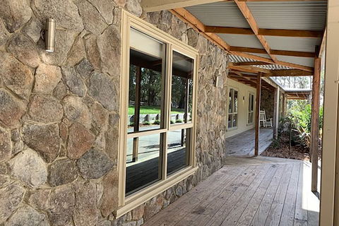 Grand Gippsland Home Sleeps Up To 28 - Kempsey Accommodation 1