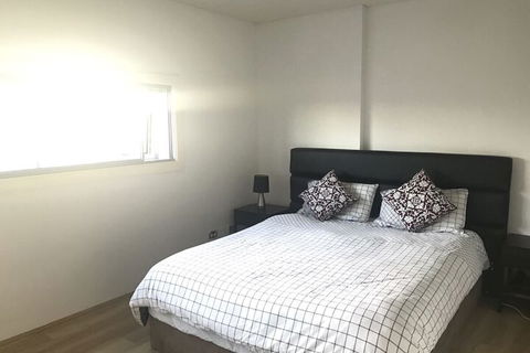 One Bedroom Apartment In Marrickville - Kempsey Accommodation 3