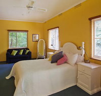 Corktree Cottage - Kempsey Accommodation