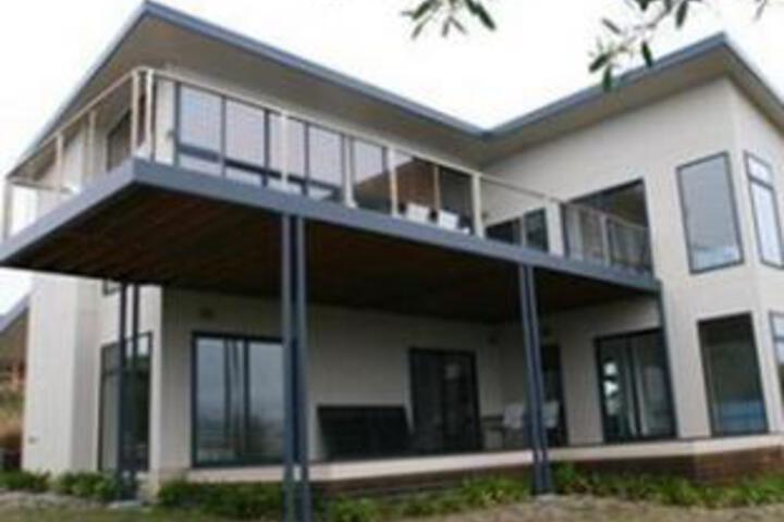 Binalong Bay TAS Kempsey Accommodation