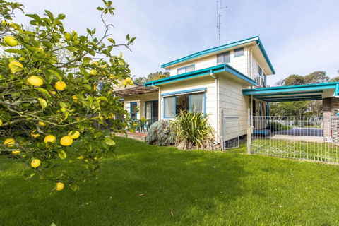 HOLIDAY On NAUTILUS INVERLOCH - Kempsey Accommodation 5