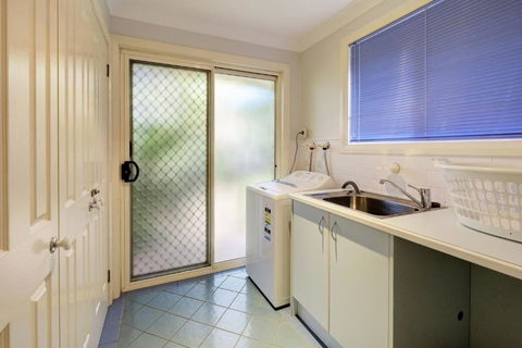 FRANGIPANI BEACH HOUSE PET FRIENDLY 22 Belbourie Cres Boomerang Beach - Kempsey Accommodation 2