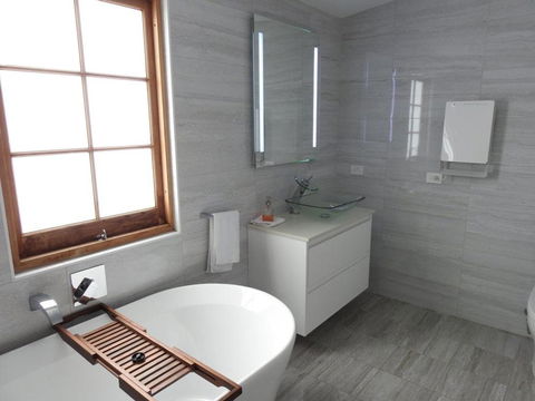 Cooks Cottage - Kempsey Accommodation 3