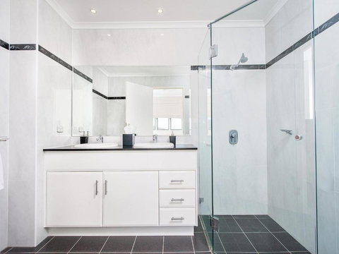 Views Views & More Views Sub Penthouse In Shoal Bay - Kempsey Accommodation 5