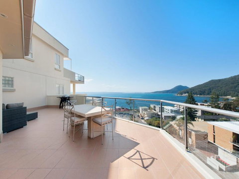 Views Views & More Views Sub Penthouse In Shoal Bay - Kempsey Accommodation 6
