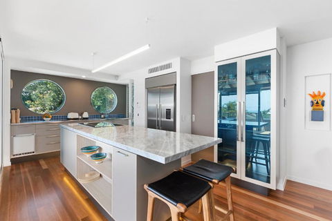 Architectural Masterpiece Sunshine Beach - Kempsey Accommodation 5