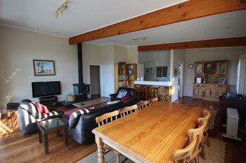 Fairways Close - Kempsey Accommodation 3