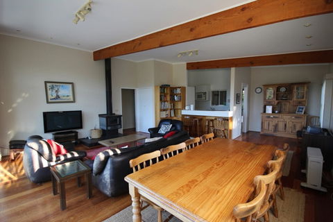 Fairways Close - Kempsey Accommodation 0