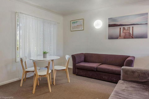 Jamaica Holiday Units - Kempsey Accommodation 1