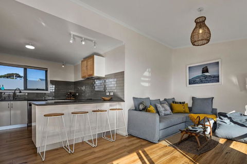 GRANITE BEACH HOUSE At Bay Of Fires - Kempsey Accommodation 6