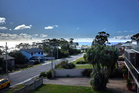 GRANITE BEACH HOUSE At Bay Of Fires - Kempsey Accommodation 2