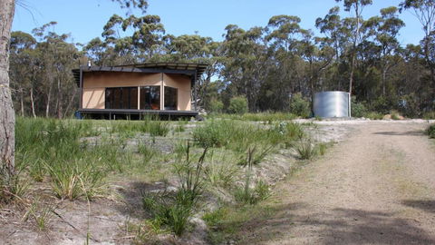 BAY Of FIRES ECO HUT Off Grid Experience At Binalong Bay - Kempsey Accommodation 1