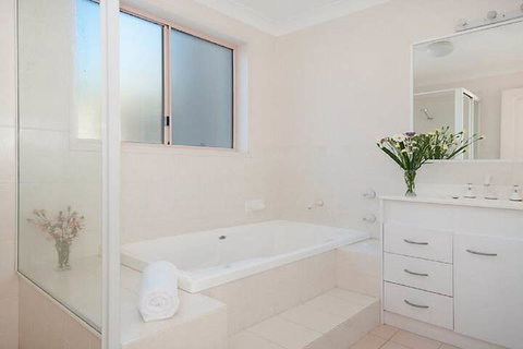 Pacific Rose Winter Holiday Special - Kempsey Accommodation 4