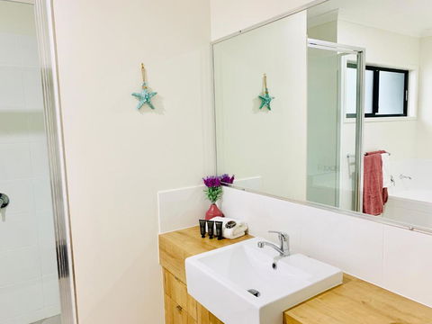 AIRLIE BEACH Delight. Hop Skip Jump To Everything - Kempsey Accommodation 2