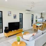 AIRLIE BEACH Delight. Hop Skip Jump To Everything - Kempsey Accommodation 0