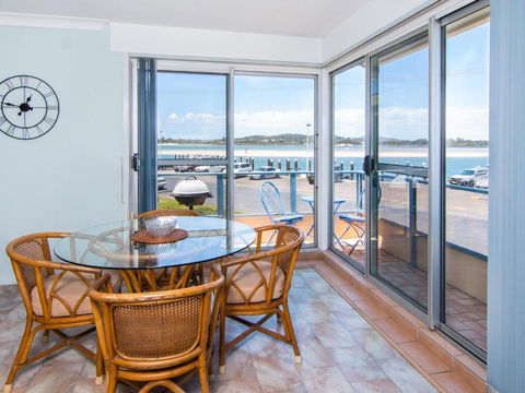 Fairholme 8 Perfect Lakefront Position - Kempsey Accommodation 5
