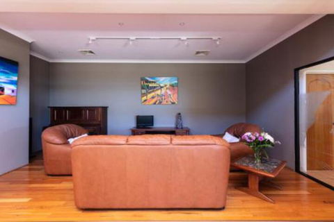 Maidstone Executive Residence - Kempsey Accommodation 5