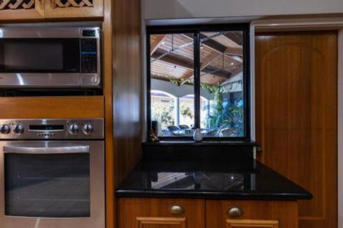 Maidstone Executive Residence - Kempsey Accommodation 2