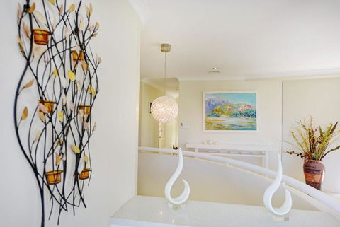 BEACHSIDE MANOR Walk To The Beach - Kempsey Accommodation 1