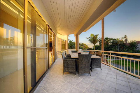 BEACHSIDE MANOR Walk To The Beach - Kempsey Accommodation 2